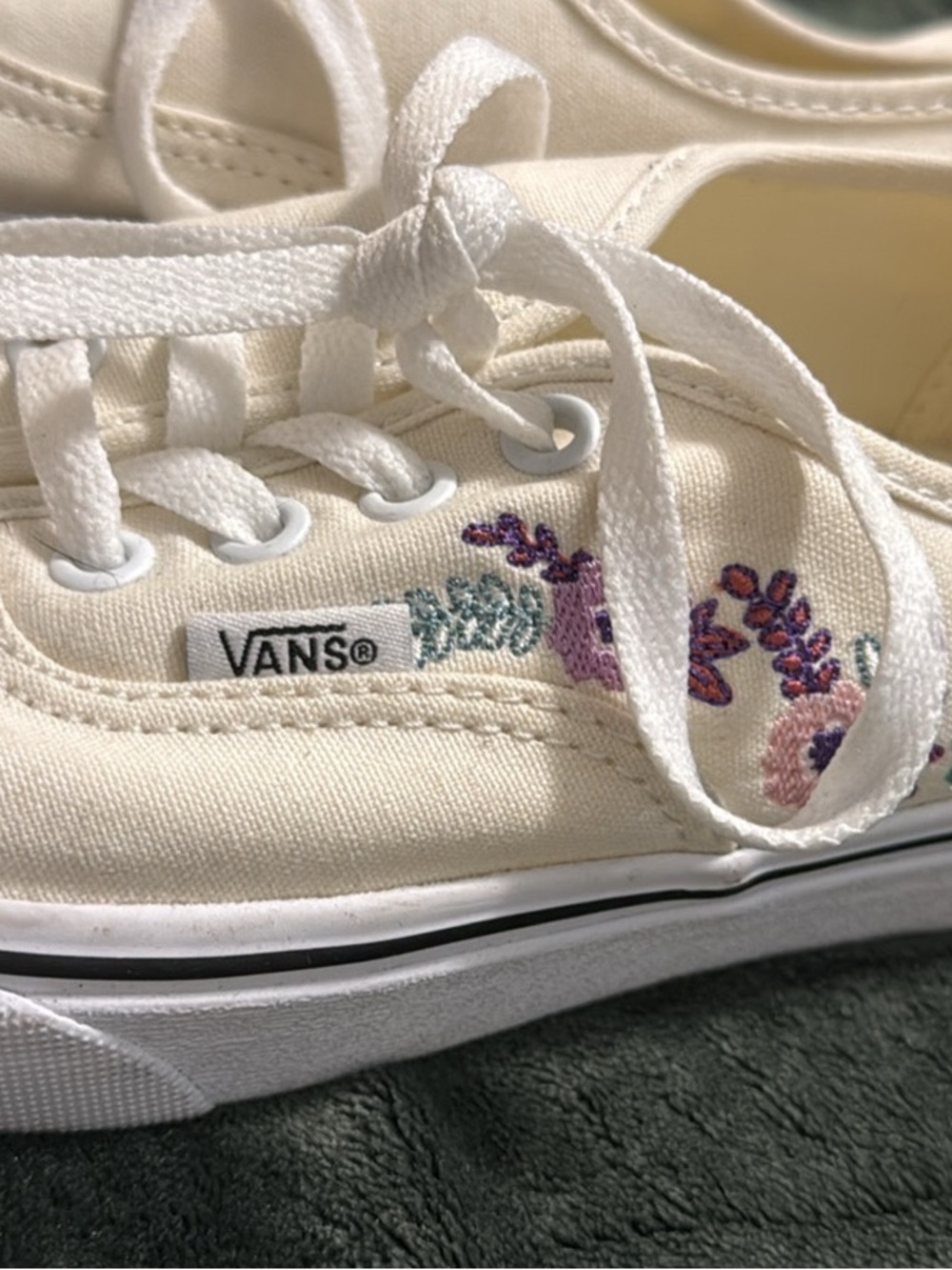 Vans Floral Embroidered Sneakers Women’s 7 Cream Canvas New Without Tags